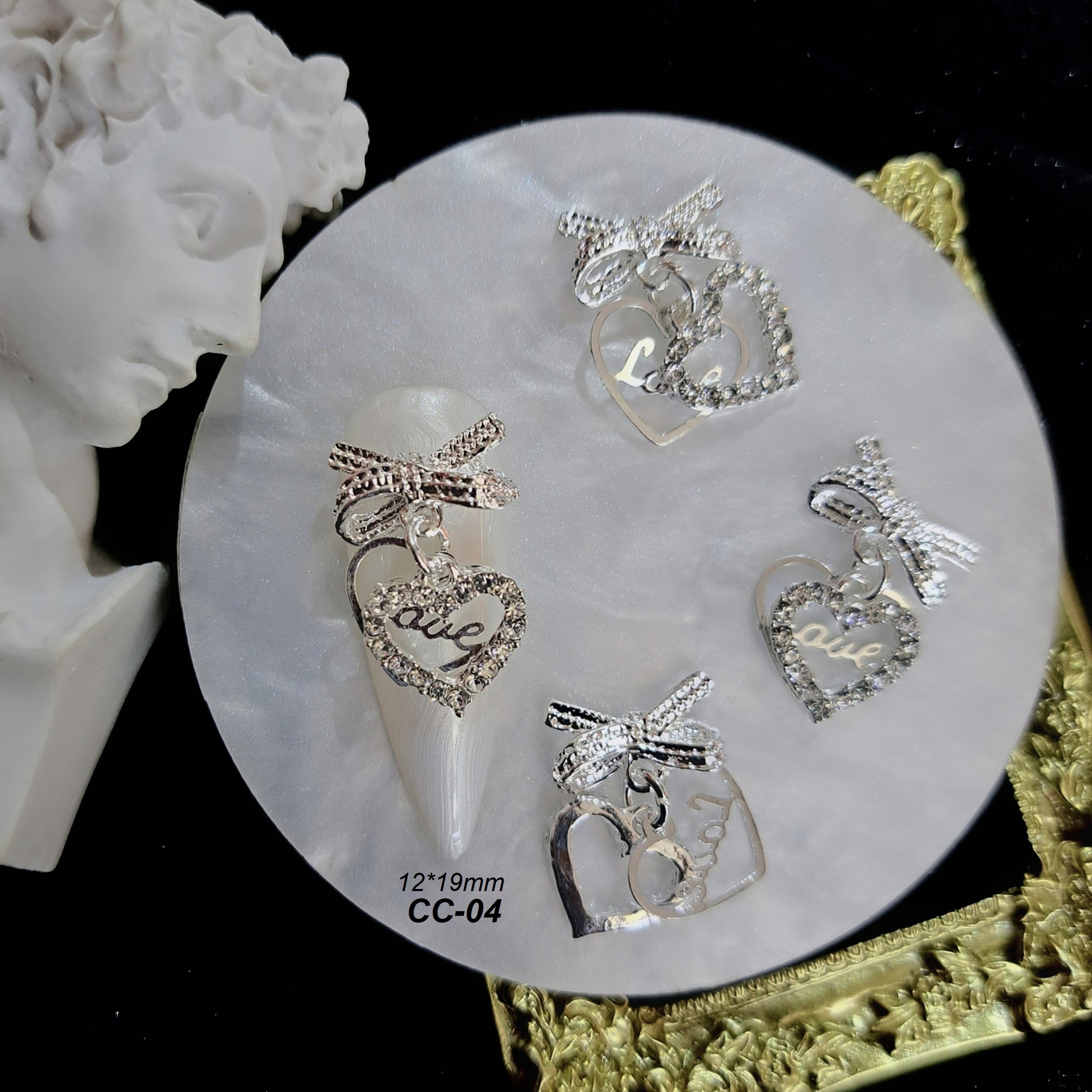 Charm bướm treo cao cấp đính móng cc