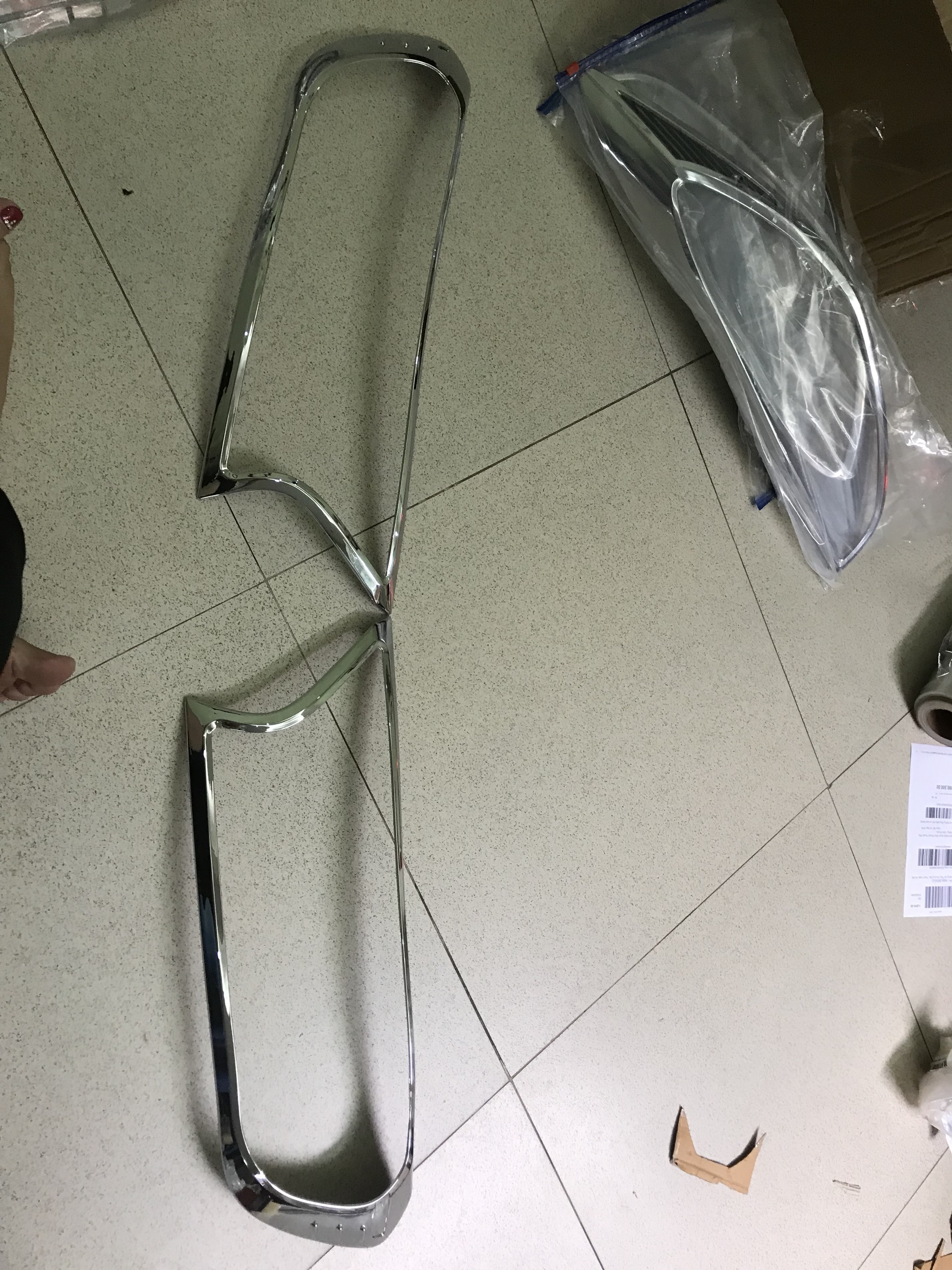 Bộ ốp viền đèn pha mạ crom xe ford everest 2016-2022