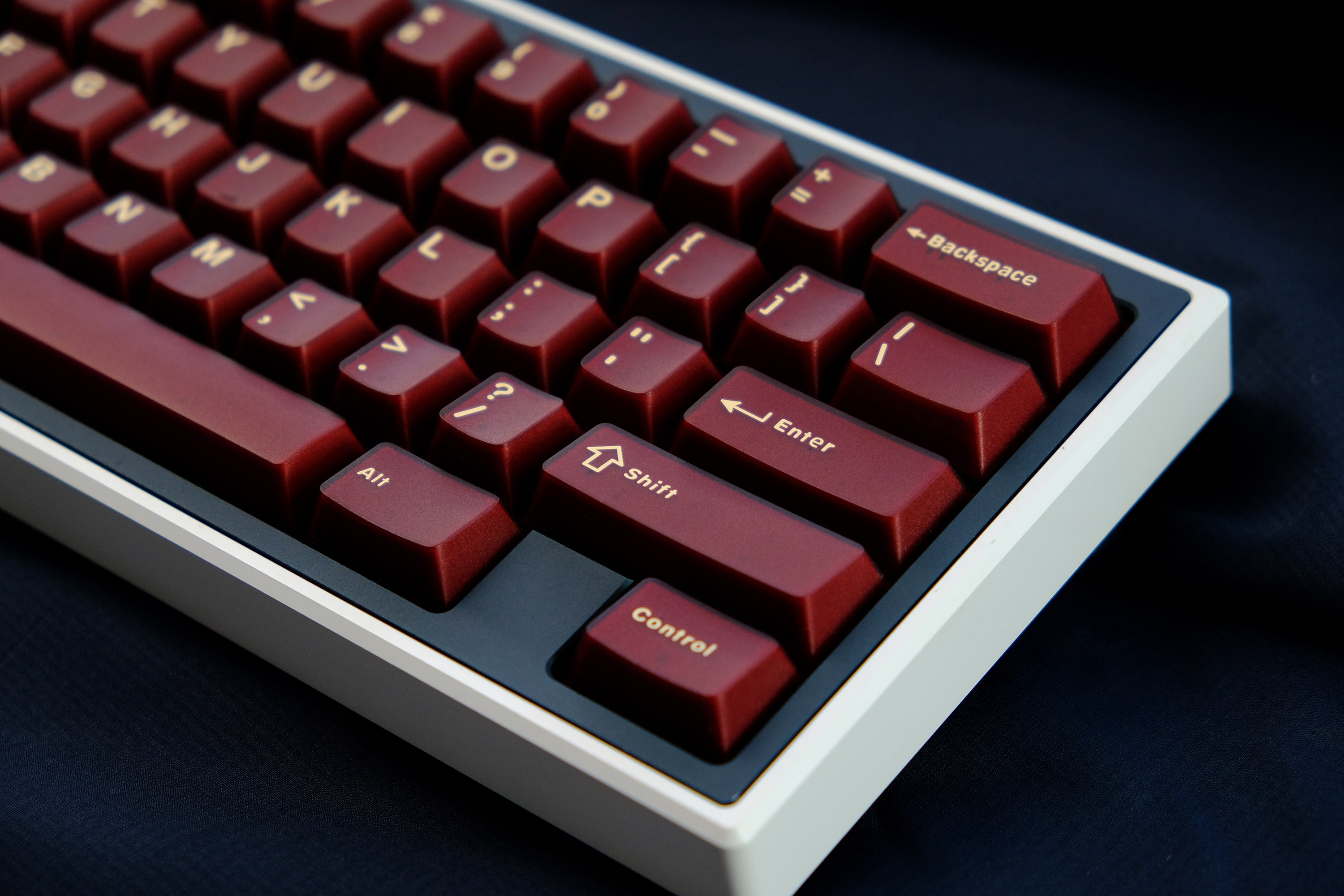 Bộ Keycap Aifei Yellow on Red semi-transparent (PYGA V2 có 7U Split space)