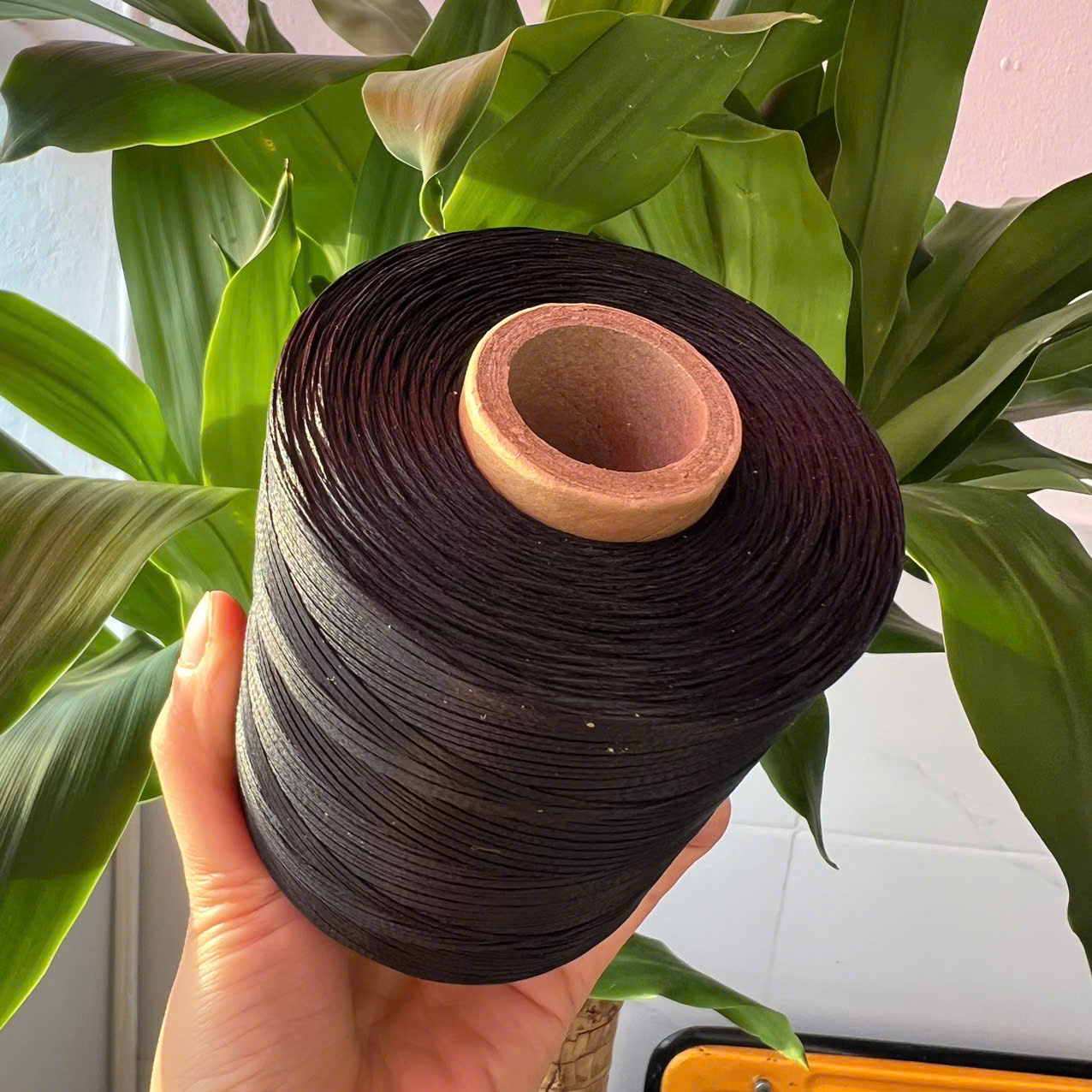 Chỉ sáp nến khâu giày dép, sợi dẹt