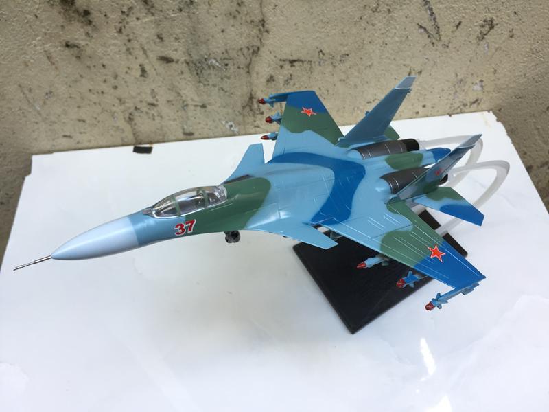 Mô hình Máy báy SU-37. 1:72-ABS