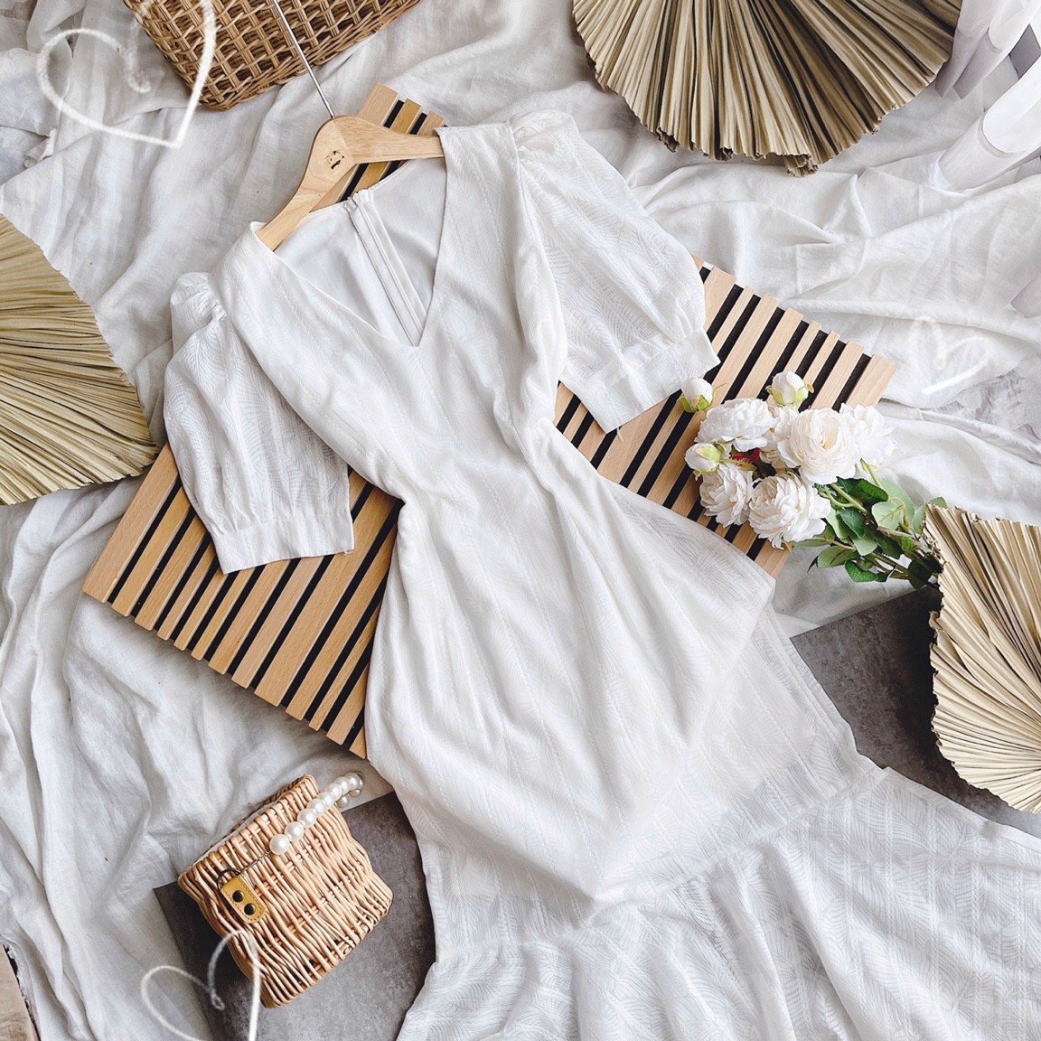 Đầm đuôi cá tay phồng nữ tính