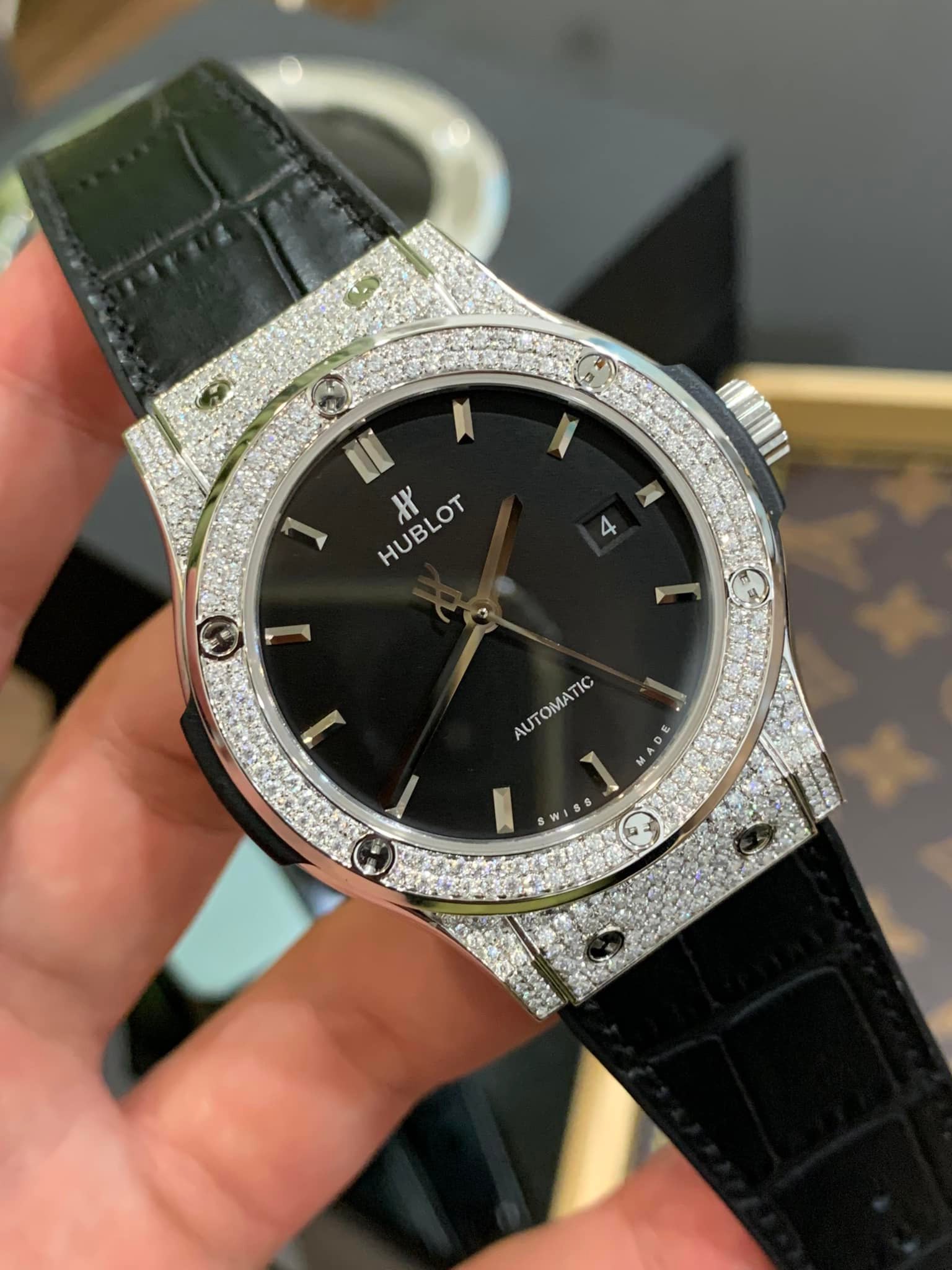 Đồng hồ nam nữ Hubblot Viền Full Đá Trắng Máy Cơ Automatic A+ hàng nét  99,9 %