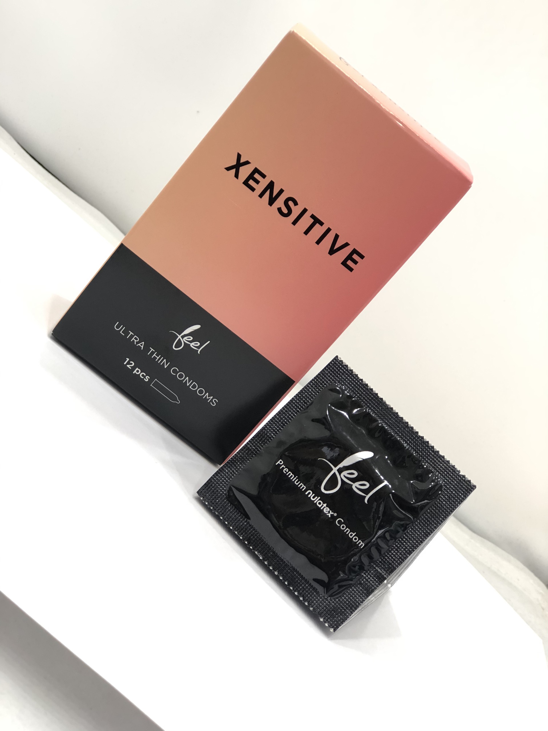 Bao cao su siêu mỏng cao cấp Feel Ultra thin Xensitive - 12 chiếc