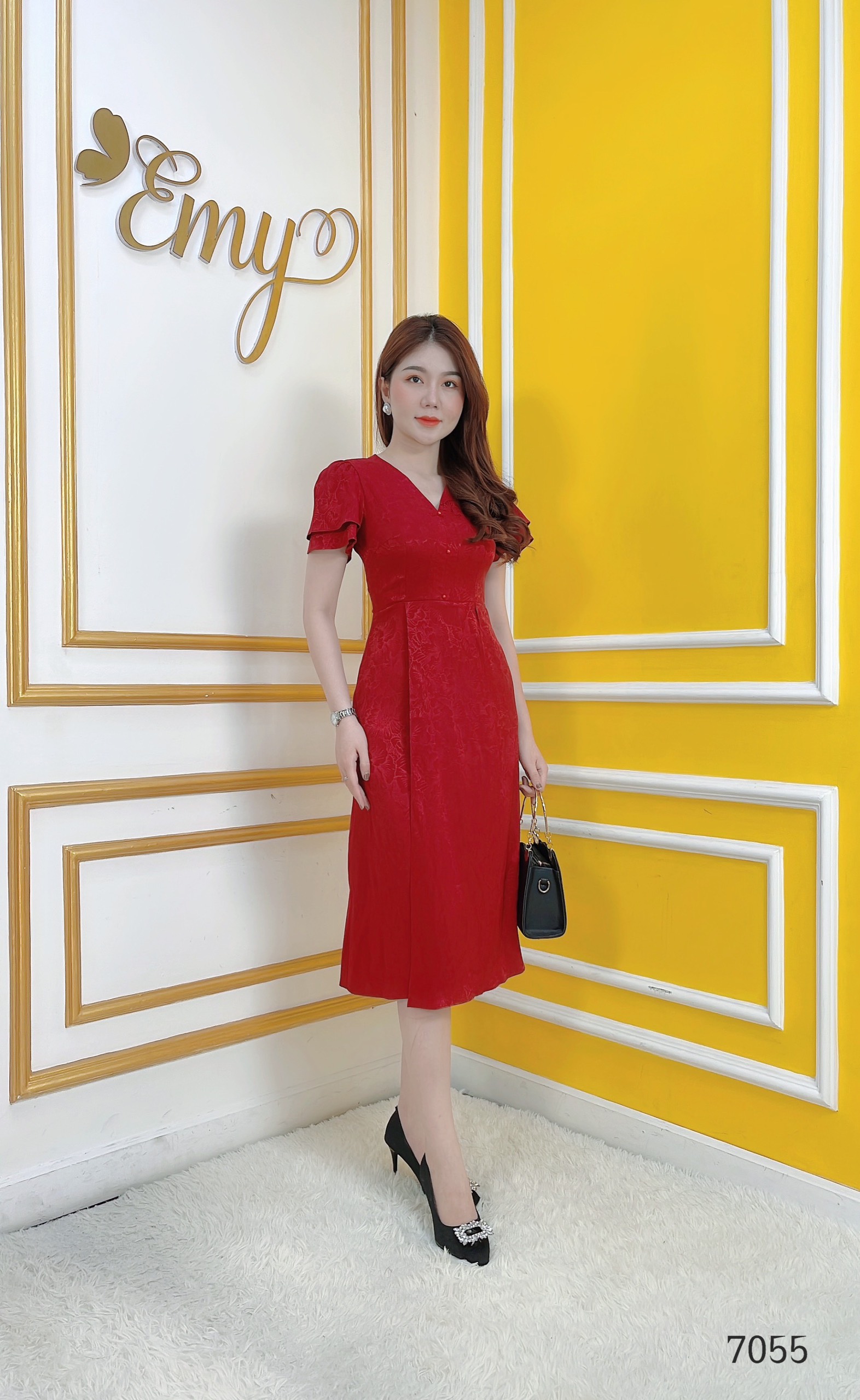 Đầm EMY EM7055 A Đỏ Cổ V