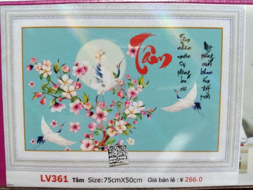Tranh đính đá Chữ Tâm, mã LV361, hãng tranh Lavender, kích thước 75x50 cm.