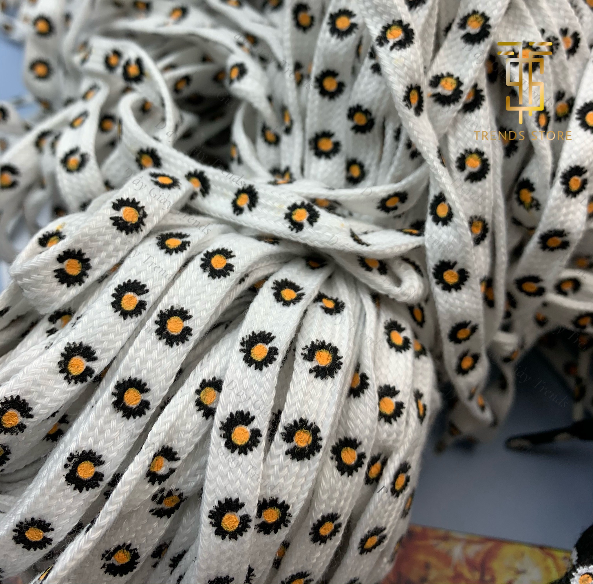 Dây Giày Hoa Cúc Vintage Đen, Trắng PMO