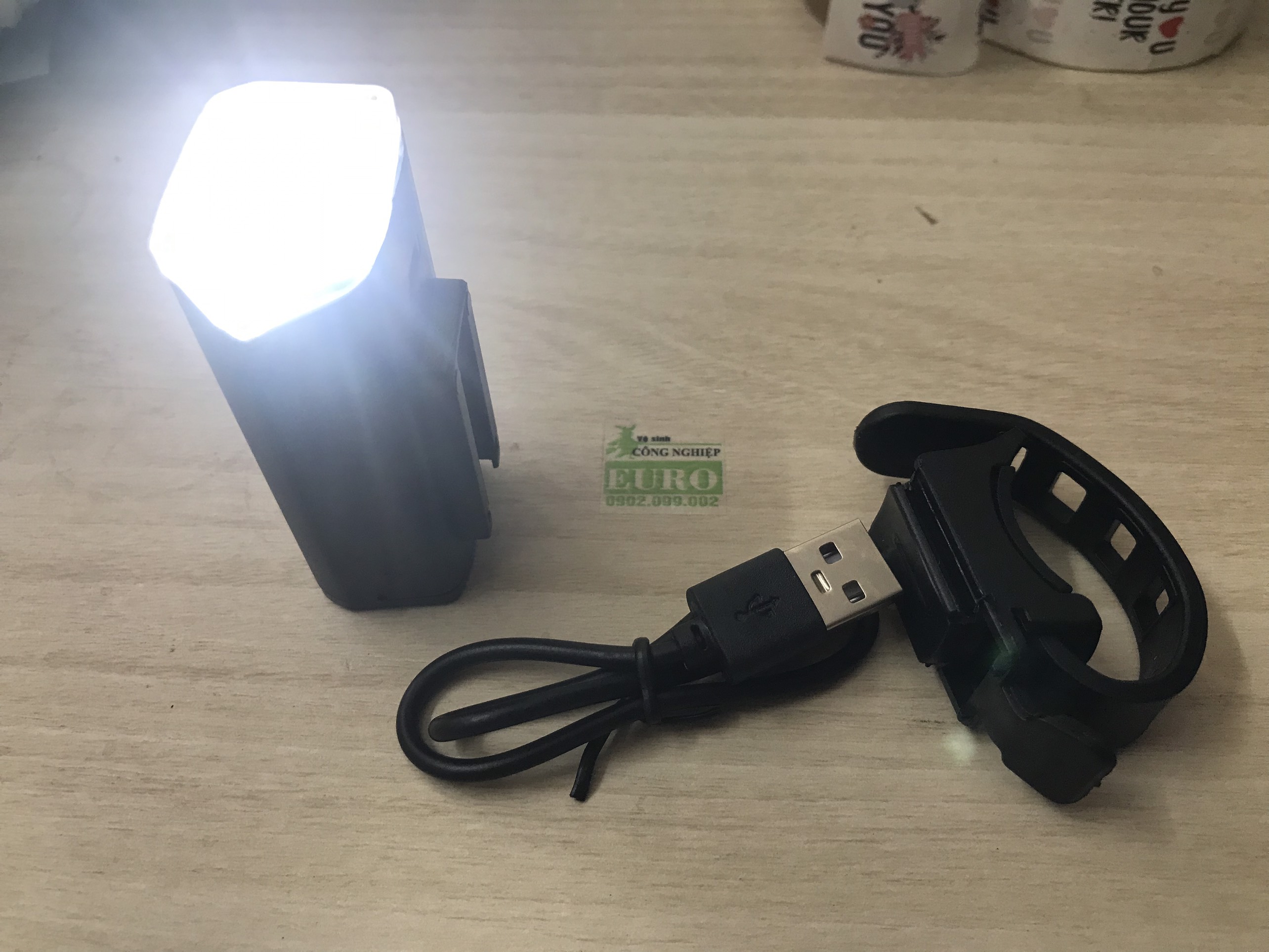 Đèn pin xe đạp chống nước sạc USB 3 chế độ sáng