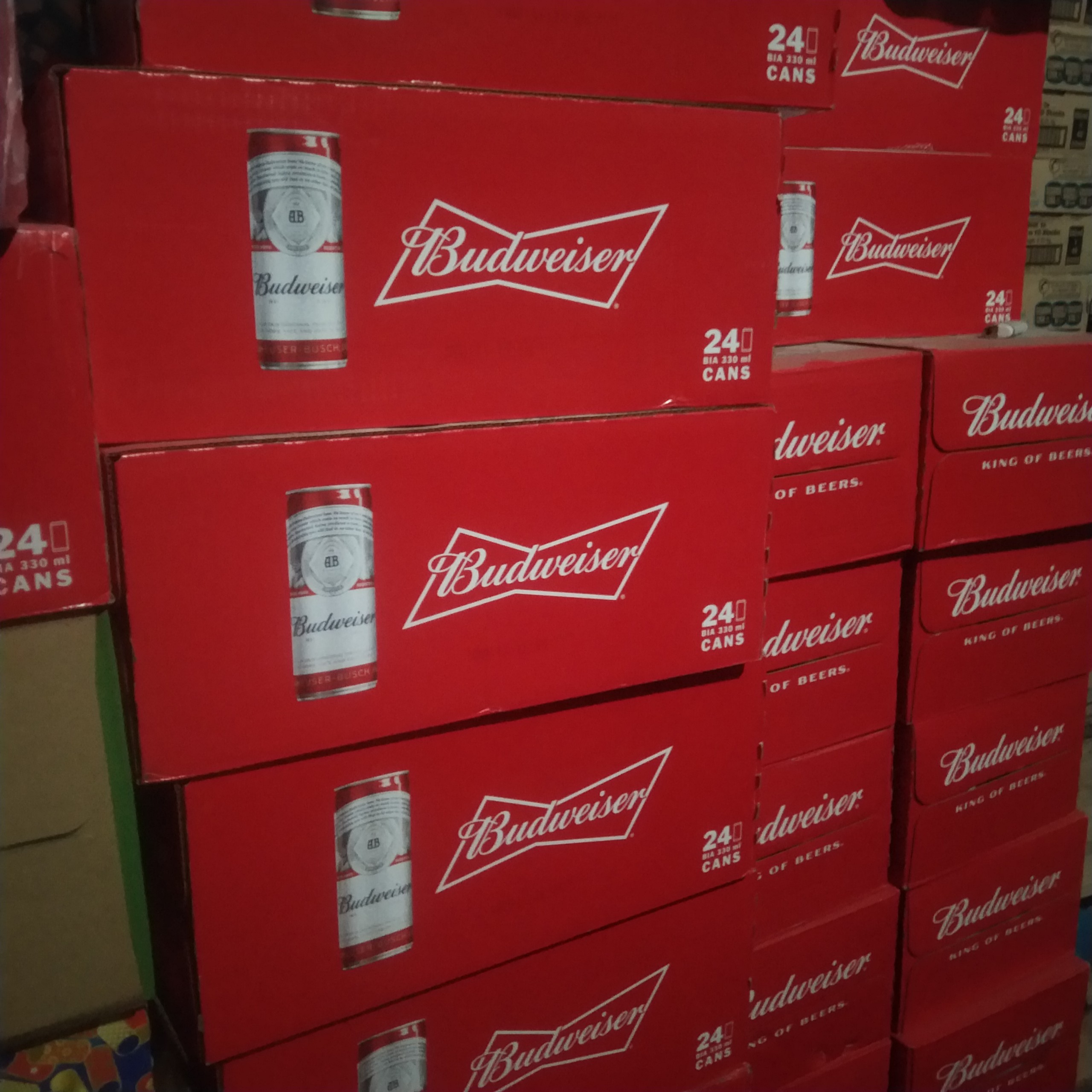 Bia Budweiser lon 330ml x 24 lon [Hsd 29/3/2025]