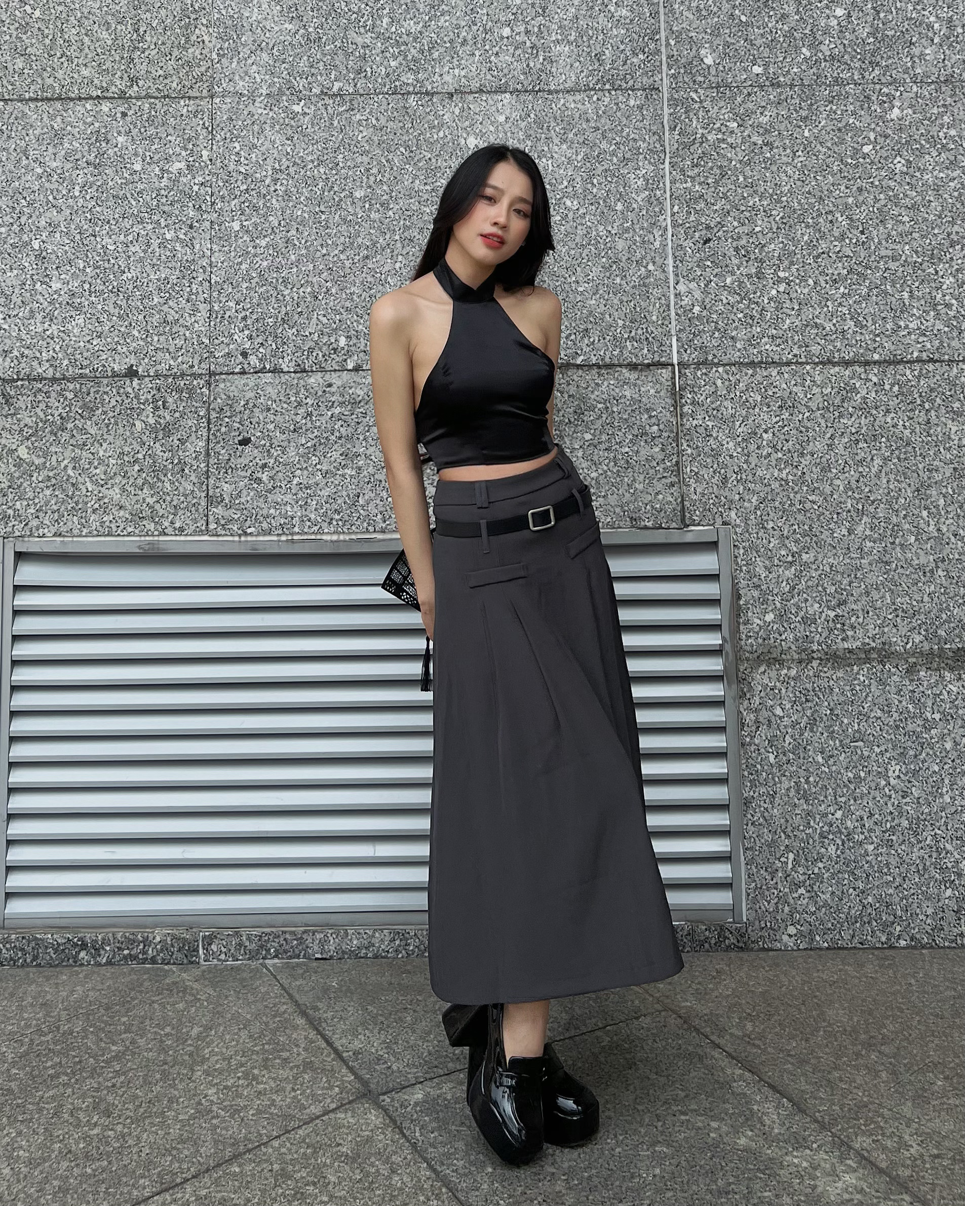 Áo Croptop Cổ Yếm Hở Lưng Chất Liệu Phi Lụa Bóng Mịn 2AM