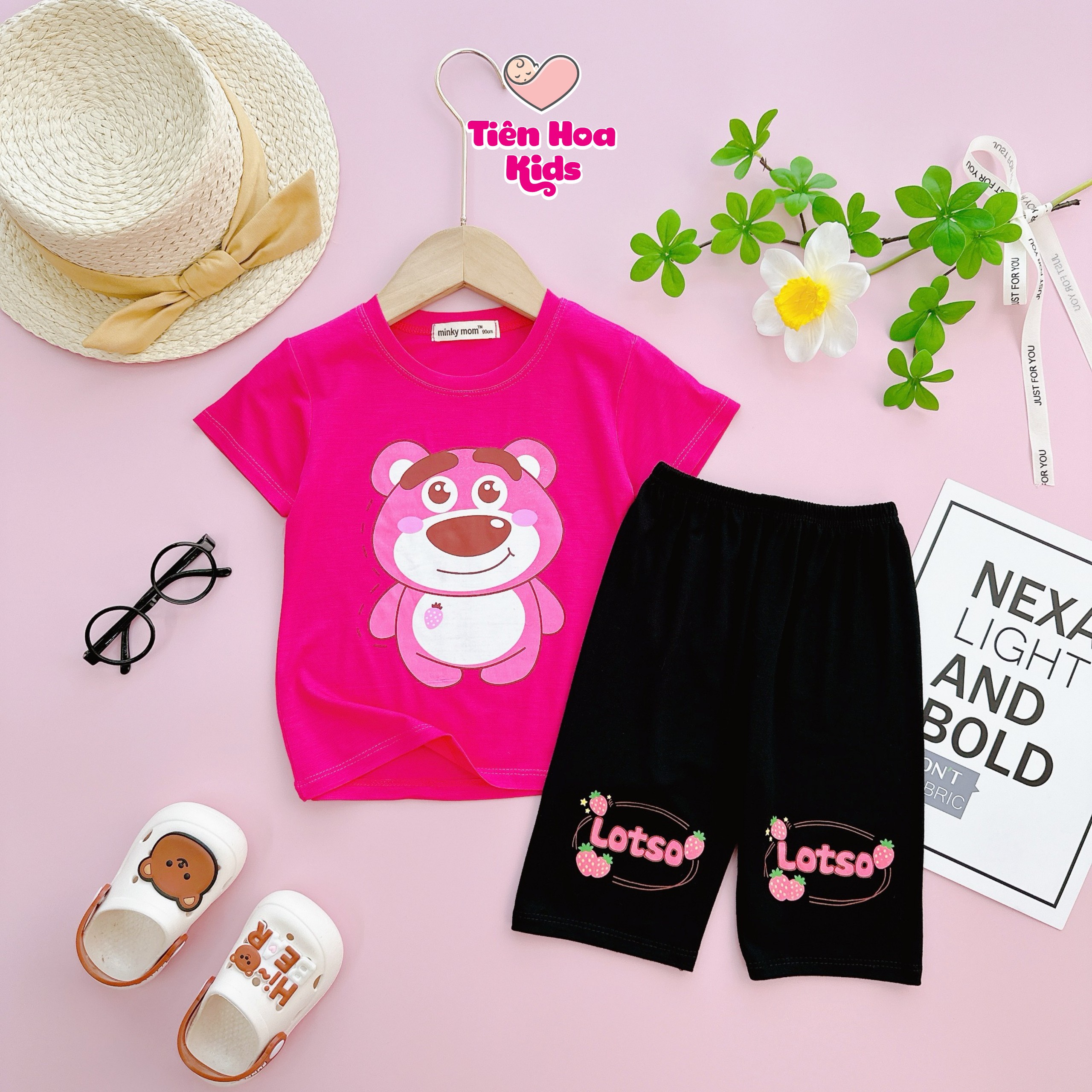 Bộ ngắn tay quần lửng gấu dâu thun lạnh mềm min mát cho bé gái
