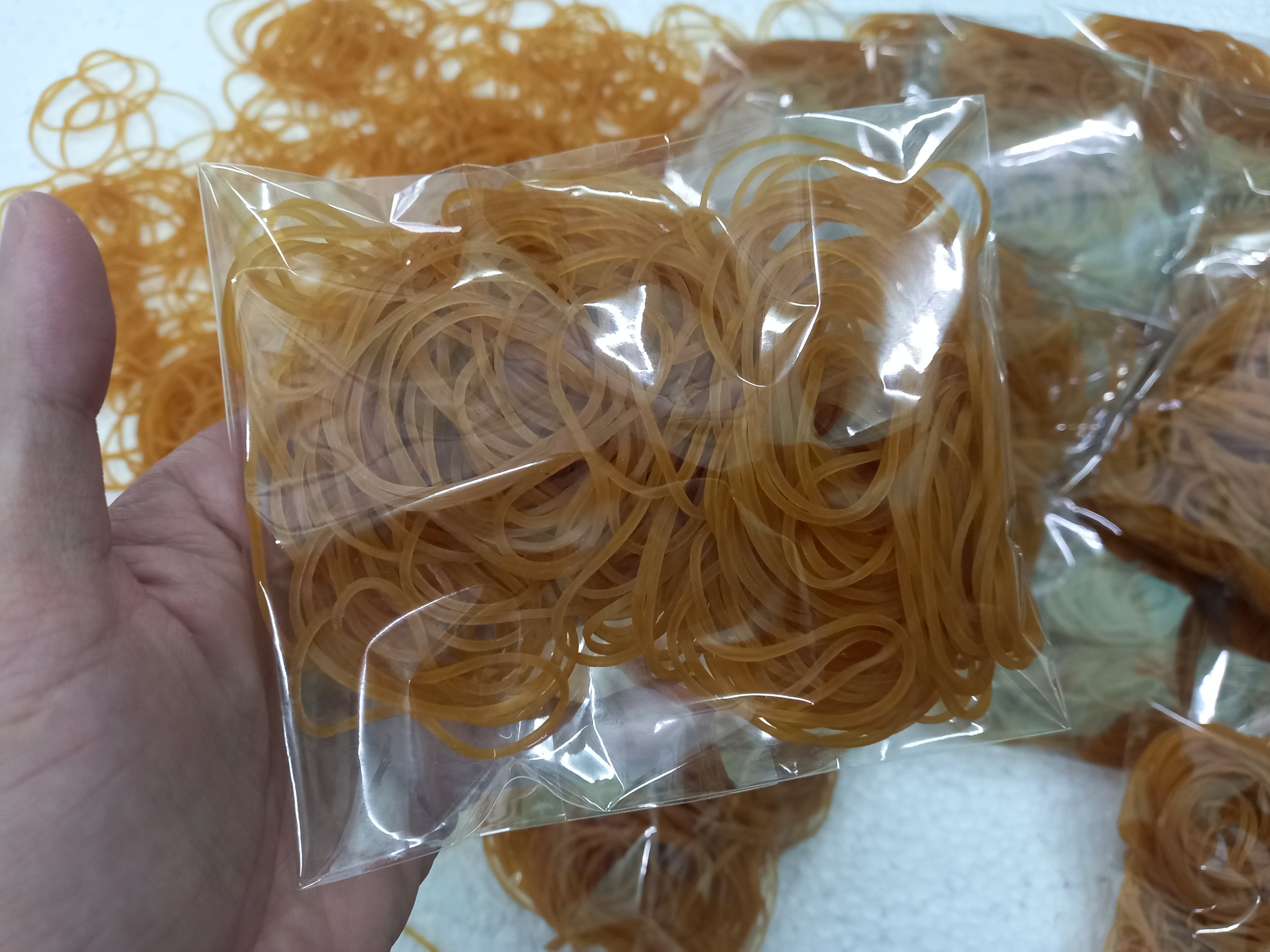DÂY THUN DẺO VÀNG, KHOANH LỚN (50G/BỊCH)