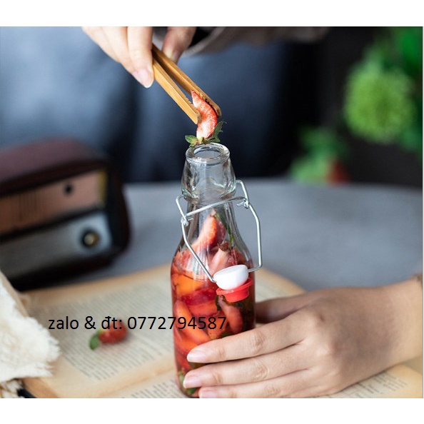 Chai thủy tinh nắp gài gọng sắt 250ml
