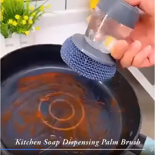 Dụng cụ cọ rửa soong nồi có kèm bình đựng dầu