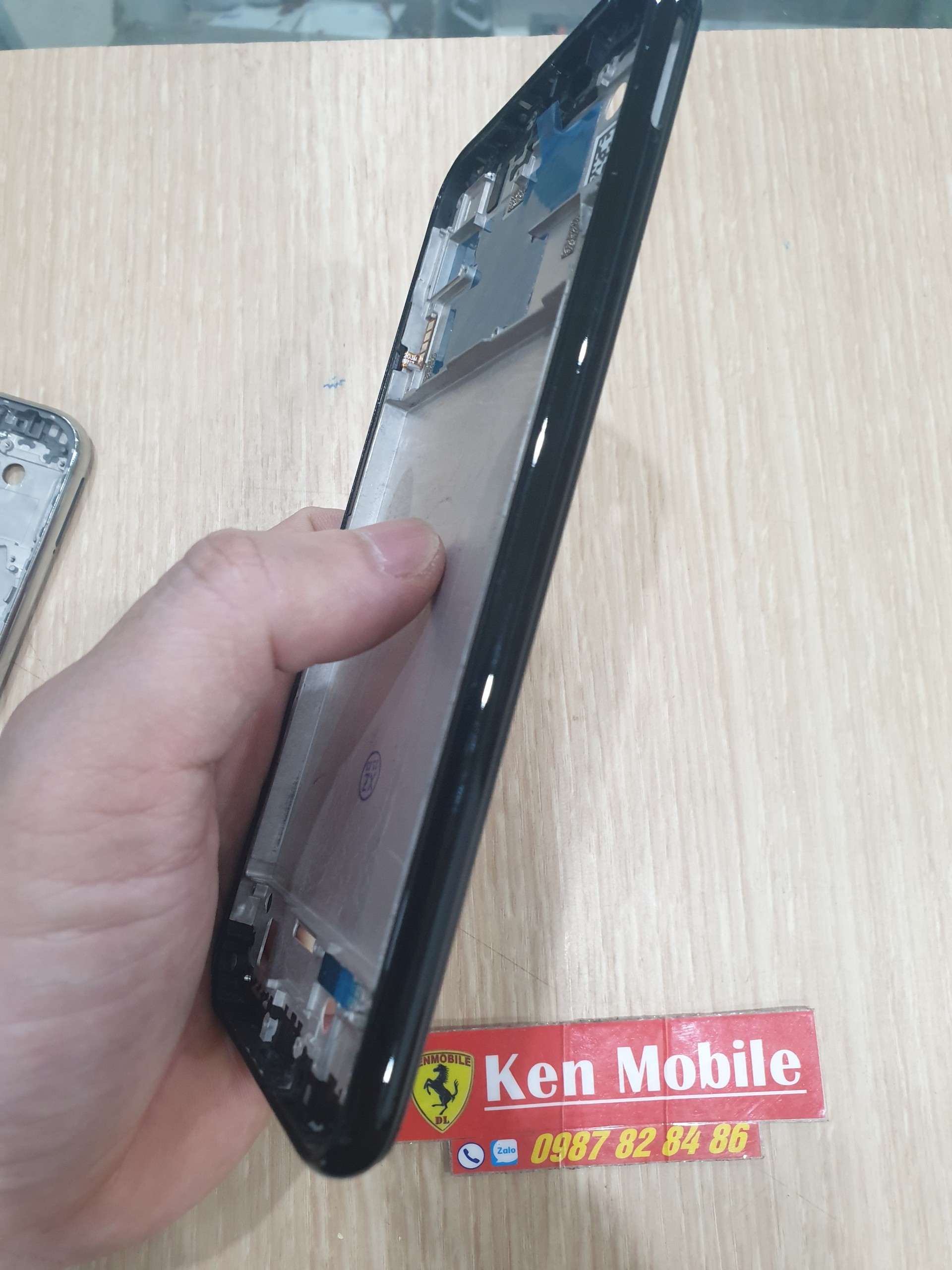 Bo viền kèm khung xương đỡ màn xiaomi redmi note 8, loại 1