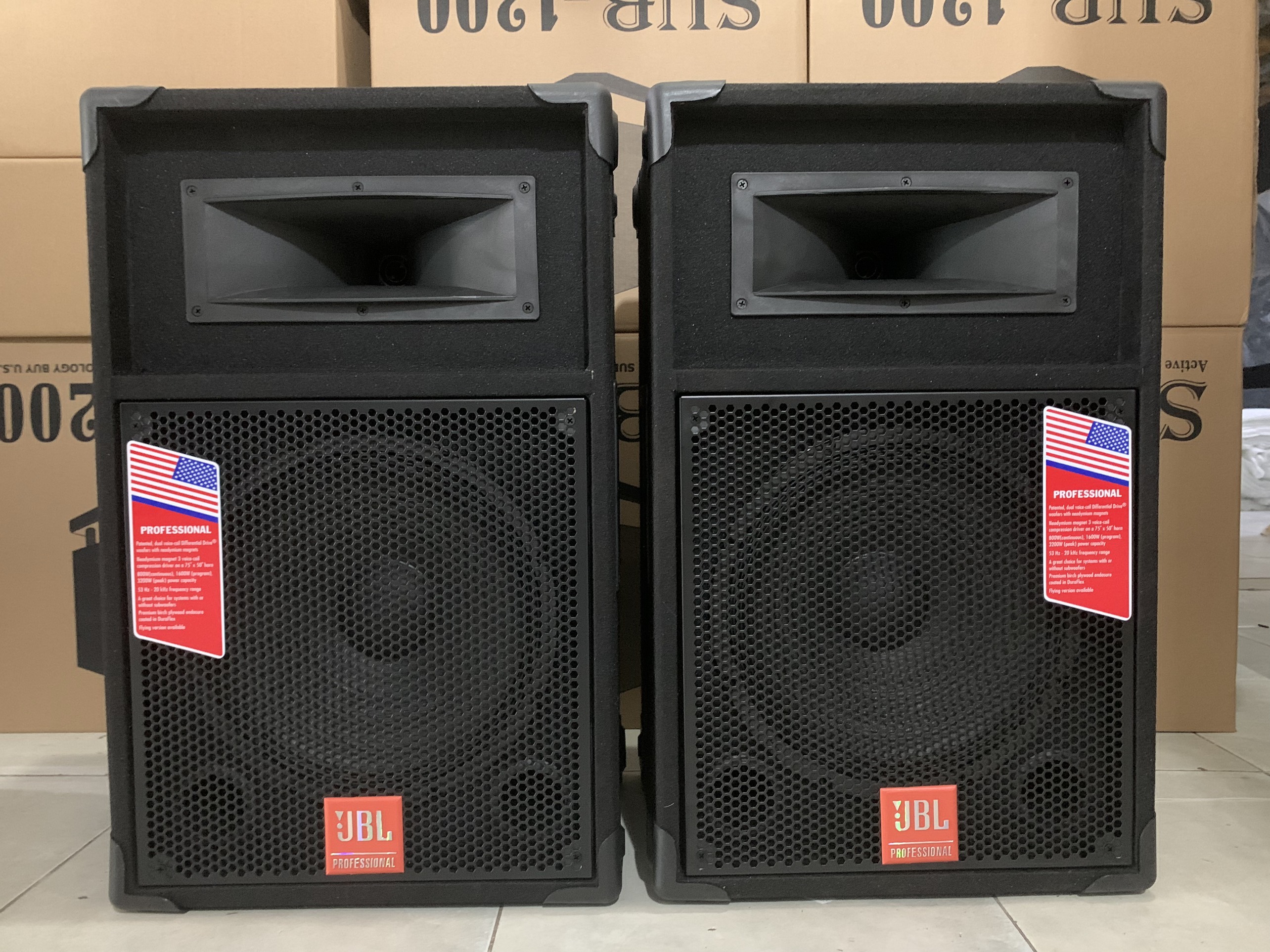 Loa đứng 3 tấc bọc nỉ cao cấp 1 bass 30 và 1 chép kèn chuyên karaoke và nghe nhạc