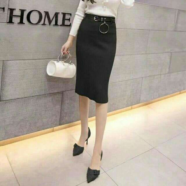 Chân váy len đũa dáng dài xẻ sau kèm đai