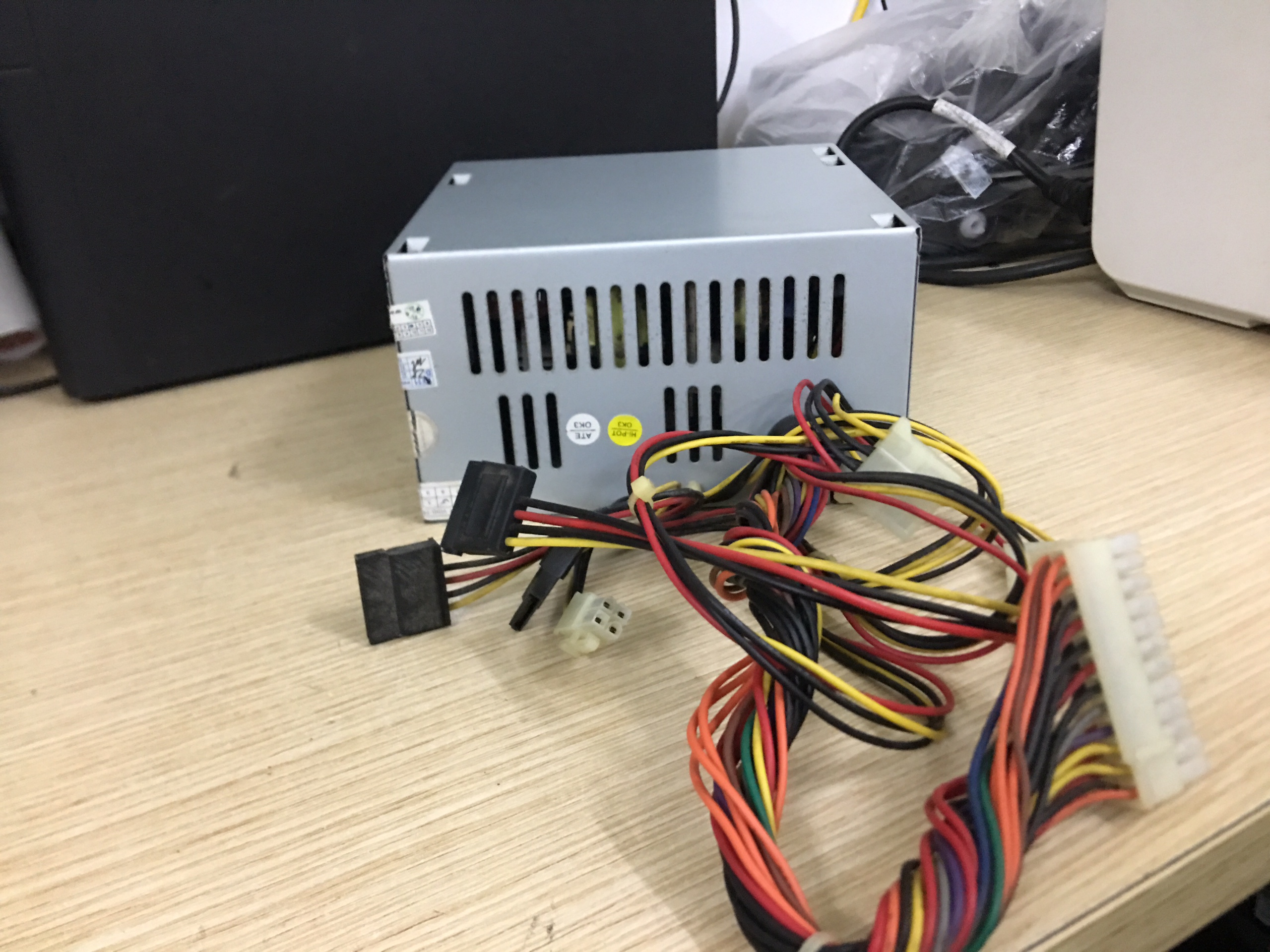 Nguồn máy tính thường bóc case máy tính cũ