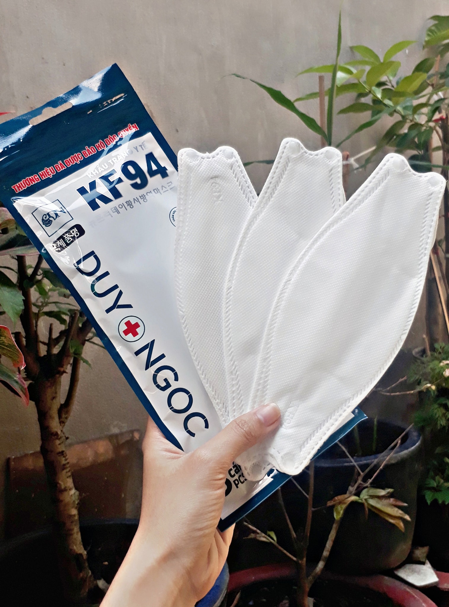 Khẩu trang y tế 4D Mask KF94 Duy Ngọc 4 lớp kháng khuẩn, kháng bụi mịn , đạt tiêu chuẩn ISO khẩu trang y tế