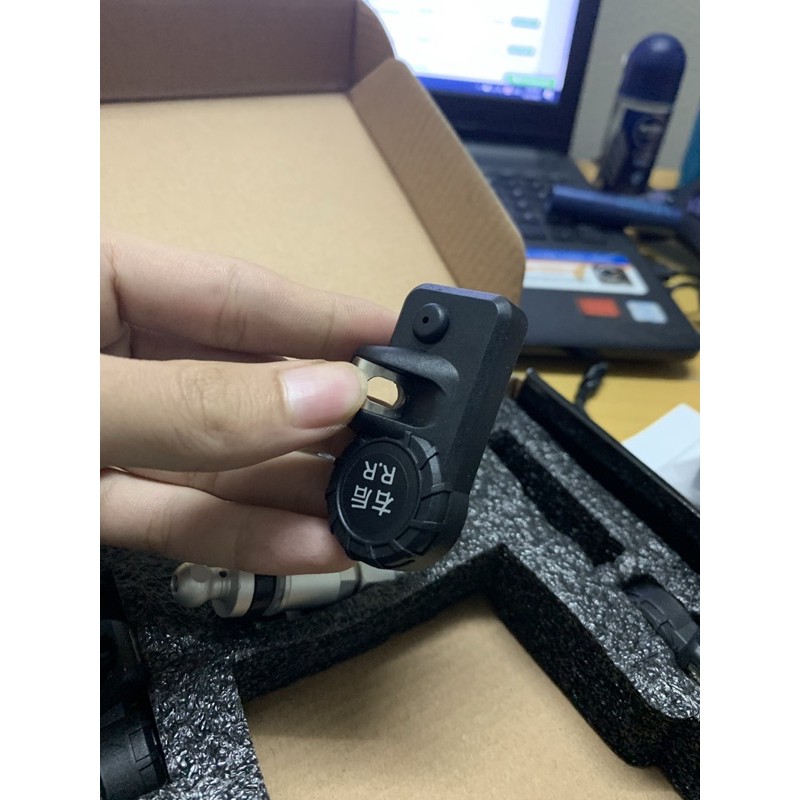 Cảm biến áp suất lốp van trong TPMS