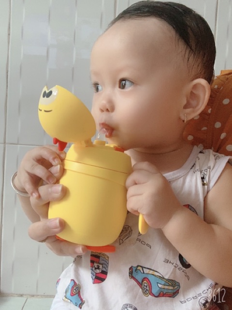 Bình uống nước trẻ em siêu dễ thương