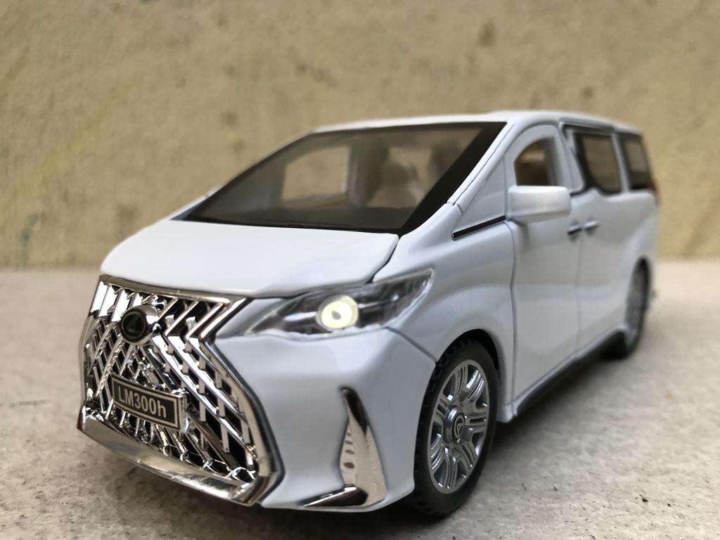 Mô hình xe ô tô LEXUS LM300 - 1:32