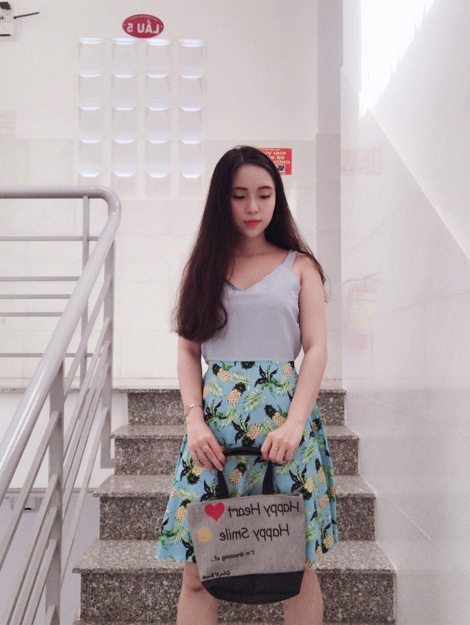 Đầm 2 dây in hình hoa quả chất kate lụa vàng hồng xanh