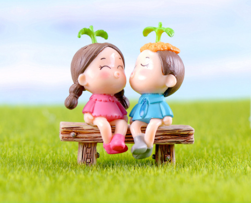 TT82 - Mô hình cặp bé trai gái trang trí tiểu cảnh sen đá xương rồng cây để bàn