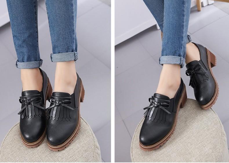 Giày loafer tua rua đế nâu