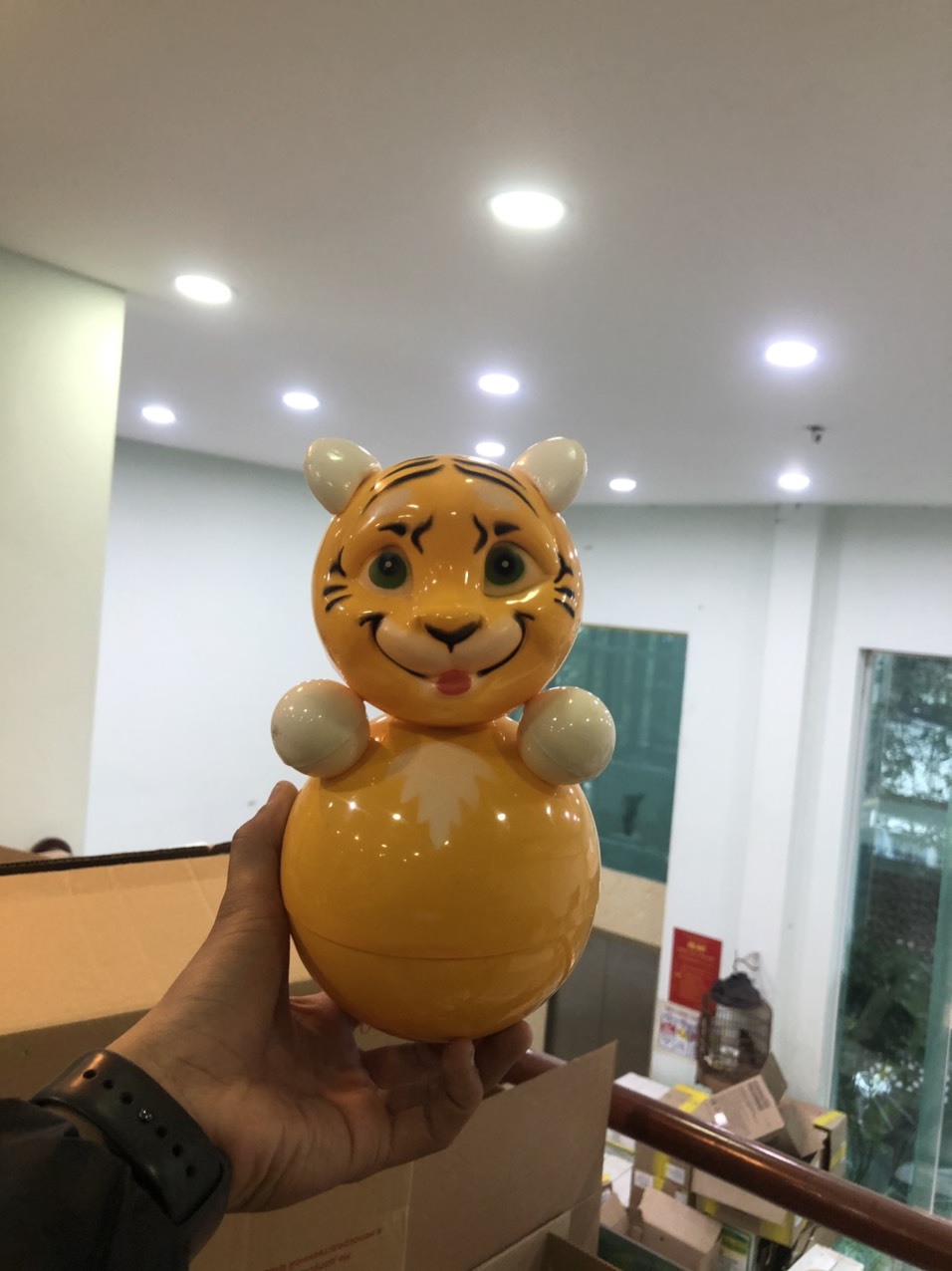 Lật đật nhựa hình Hổ Vàng thú 2