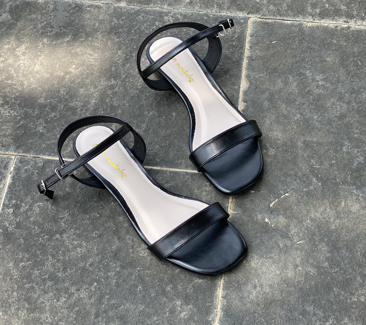 (Hỗ trợ đổi size) Giày sandal 2 phân gót vuông phối quai ngang kiểu dáng basic _A034