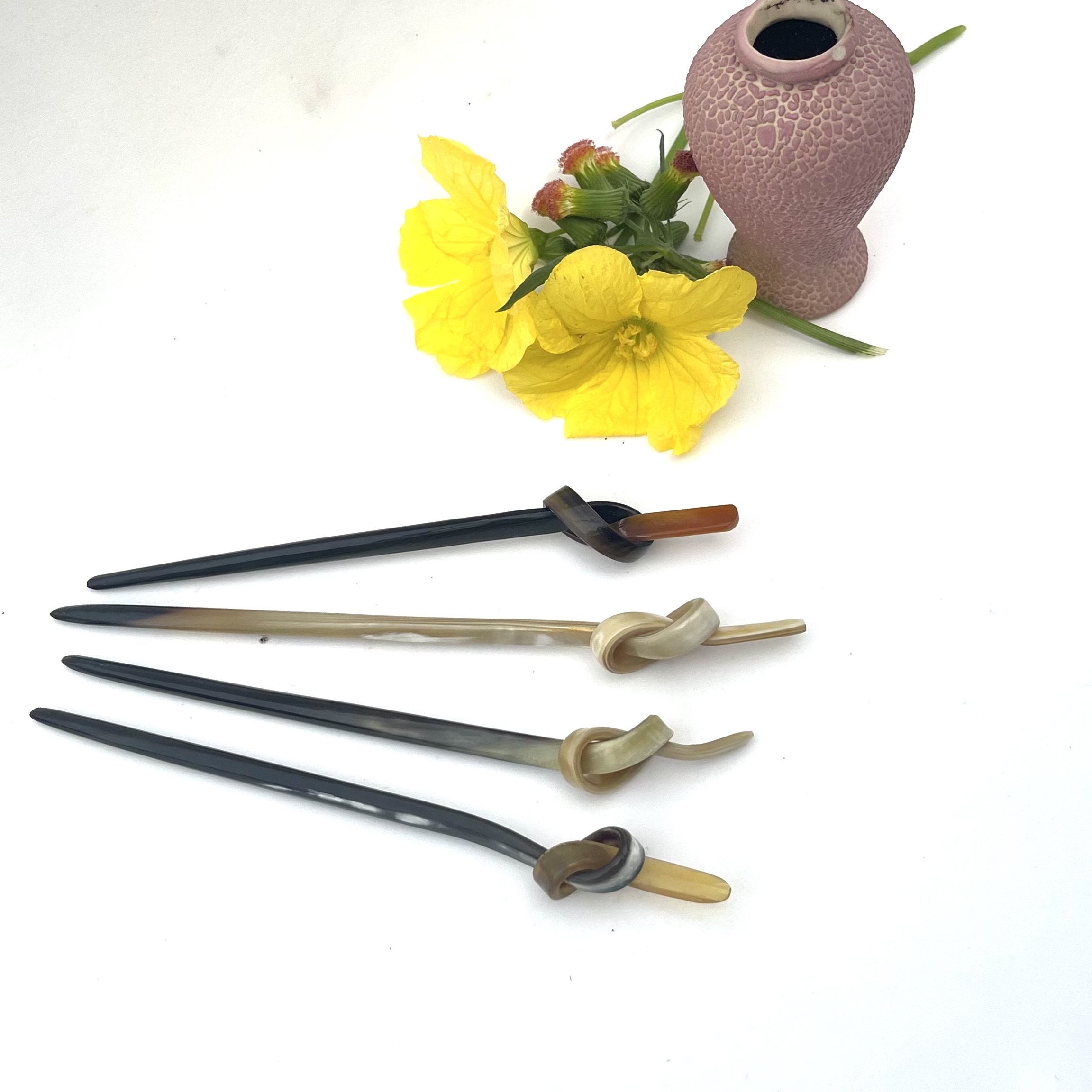 Trâm cài tóc bằng sừng, đầu trâm thắt nút kiểu dáng lạ (HH601-37)