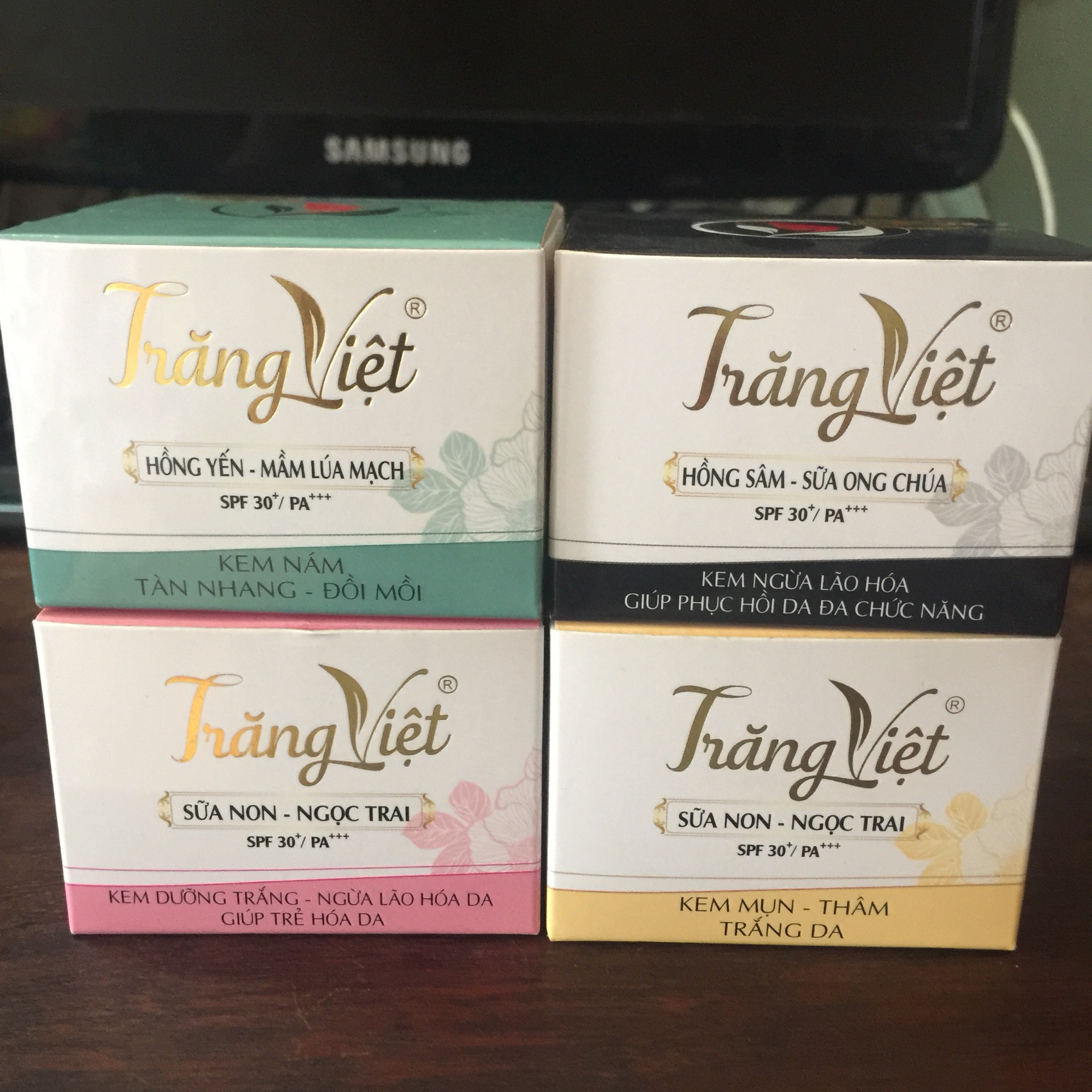 Kem Dưỡng Trắng Trăng Việt
