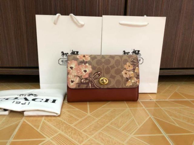 Túi đeo chéo COACH MARLOW FLORAL Hàng Auth
