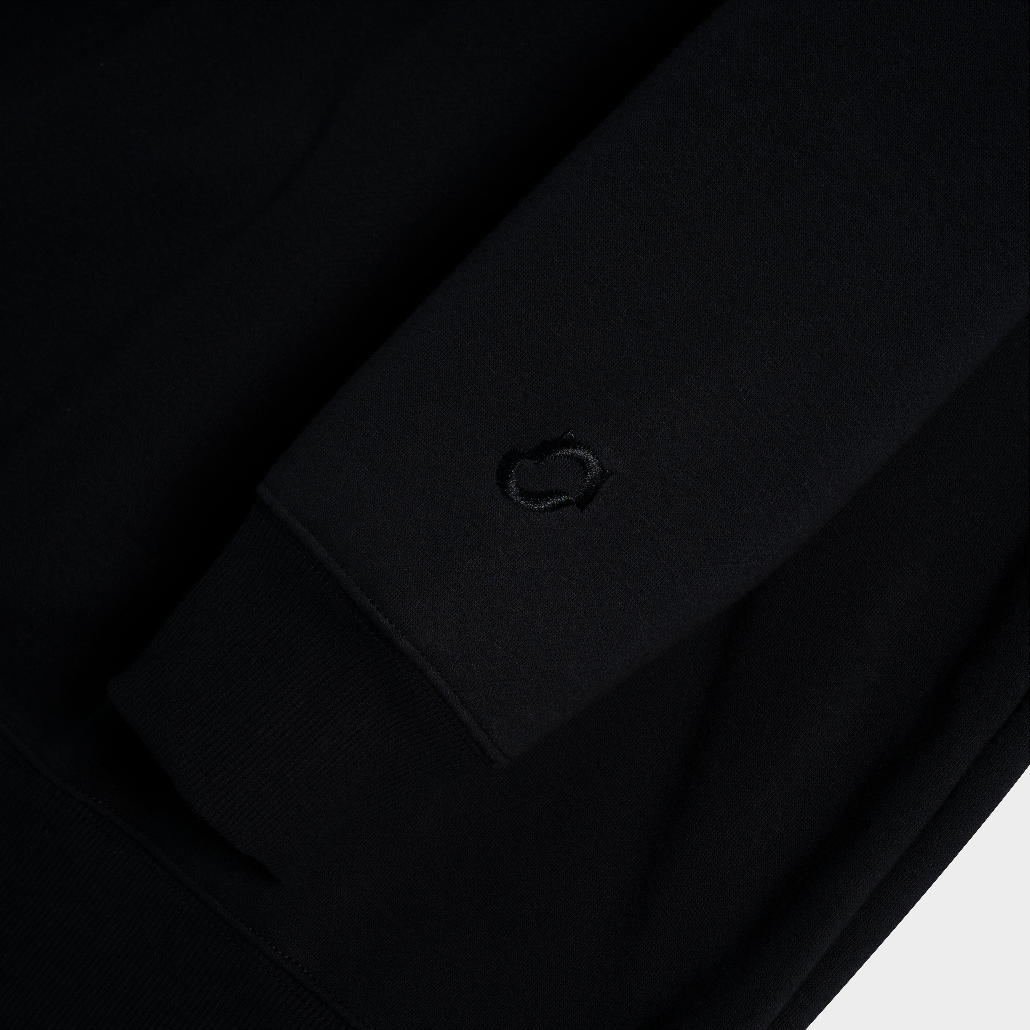 Áo Sweater Outerity Collection TÉ / Màu Đen - ASO3001