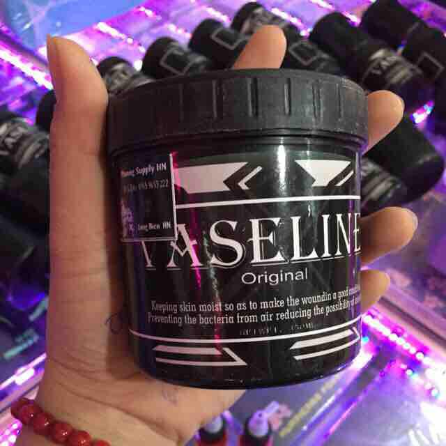 Kem bôi xăm hình VASELINE VỎ MÀU ĐEN