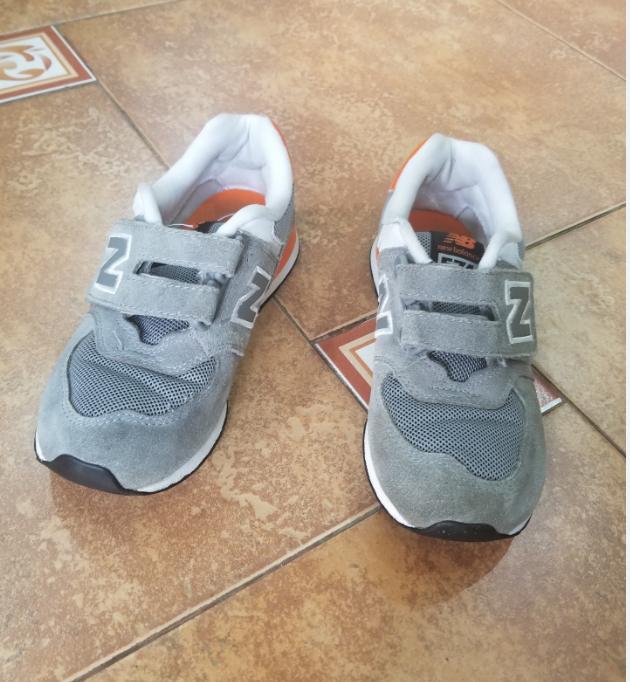 Giày thể thao trẻ em New Balance, size 32