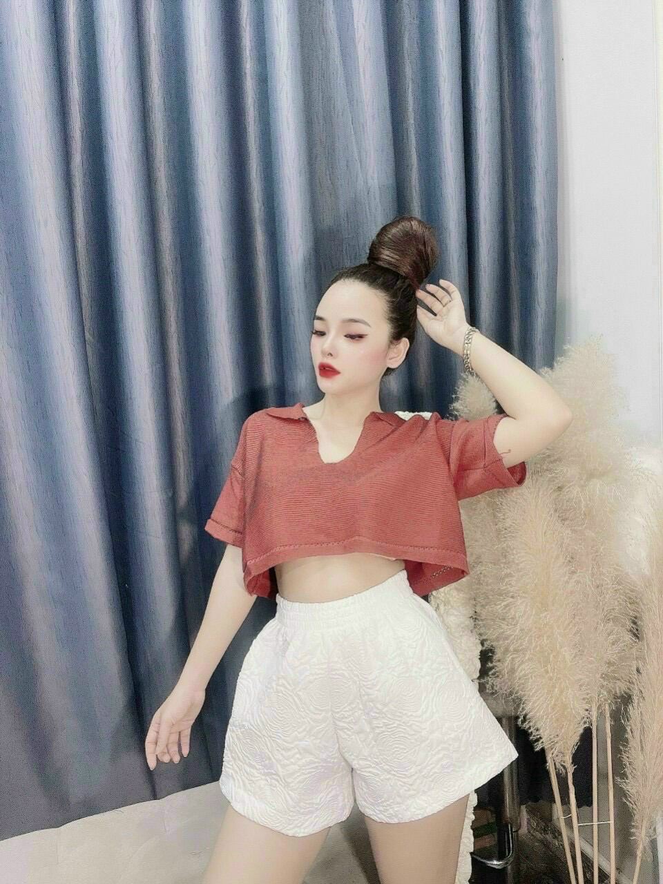 Áo croptop cổ bẻ trơn chữ U