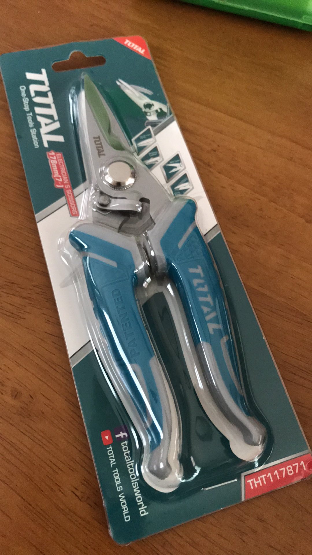 Kéo thợ điện 178mm total THT117871