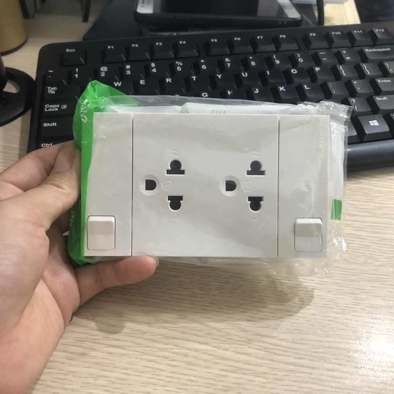 Bộ Ổ Cắm Đôi 3 Chấu M3T_Sis_We Schneider