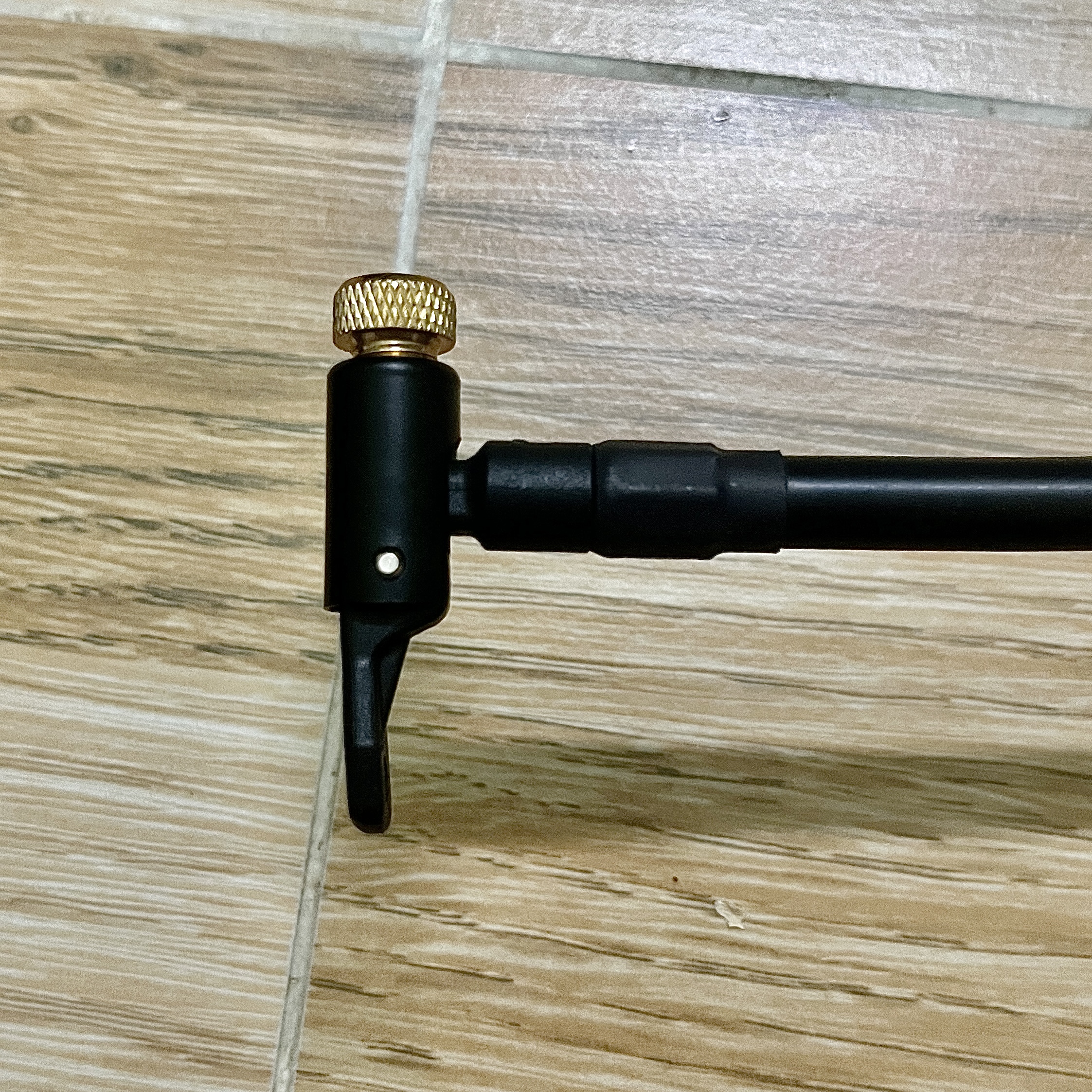 Máy bơm sạc điện mini MICHELIN RECHARGEABLE INFLATOR 3321