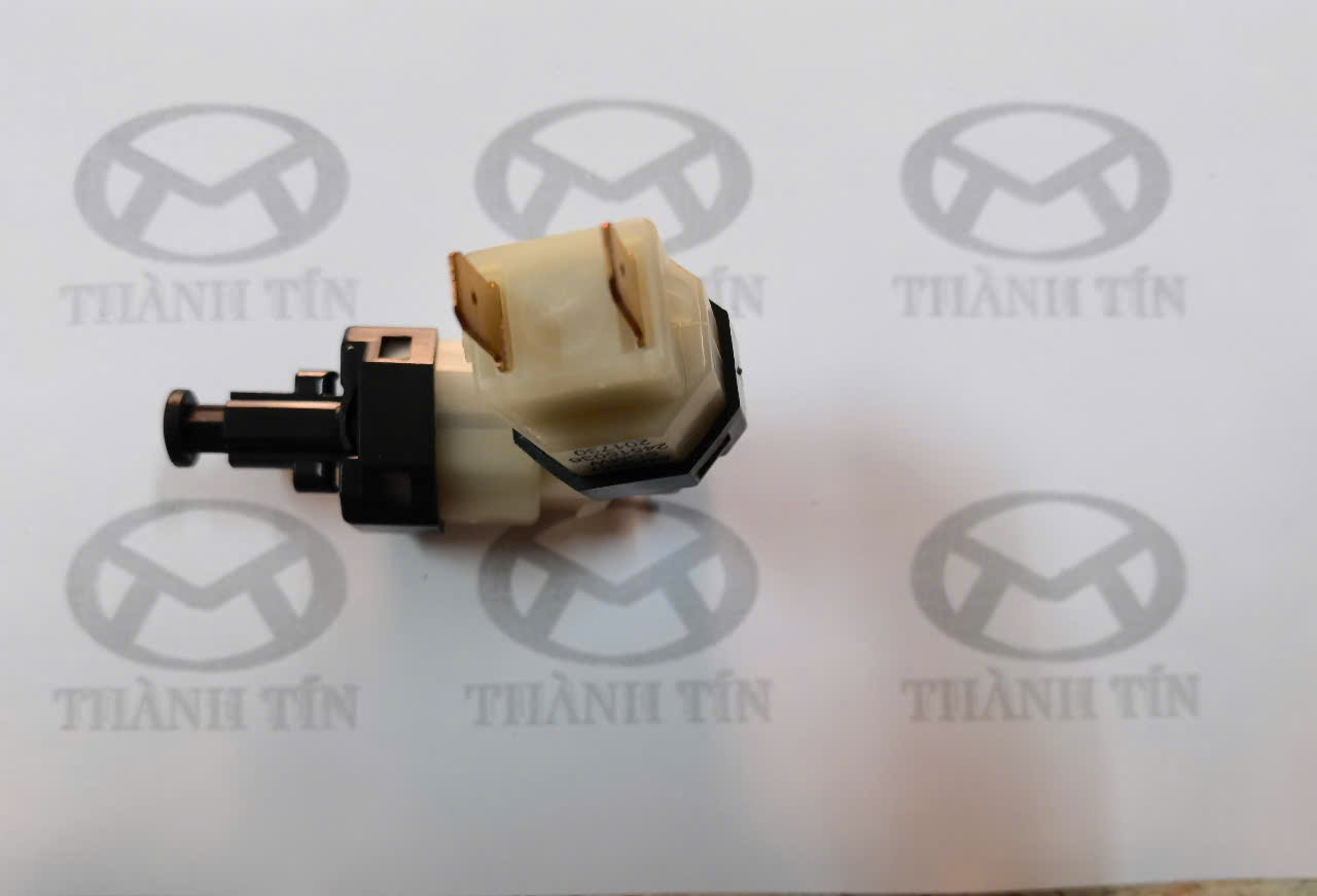 Công tắc báo đèn phanh Chery QQ3/Daewoo Matiz 1,2