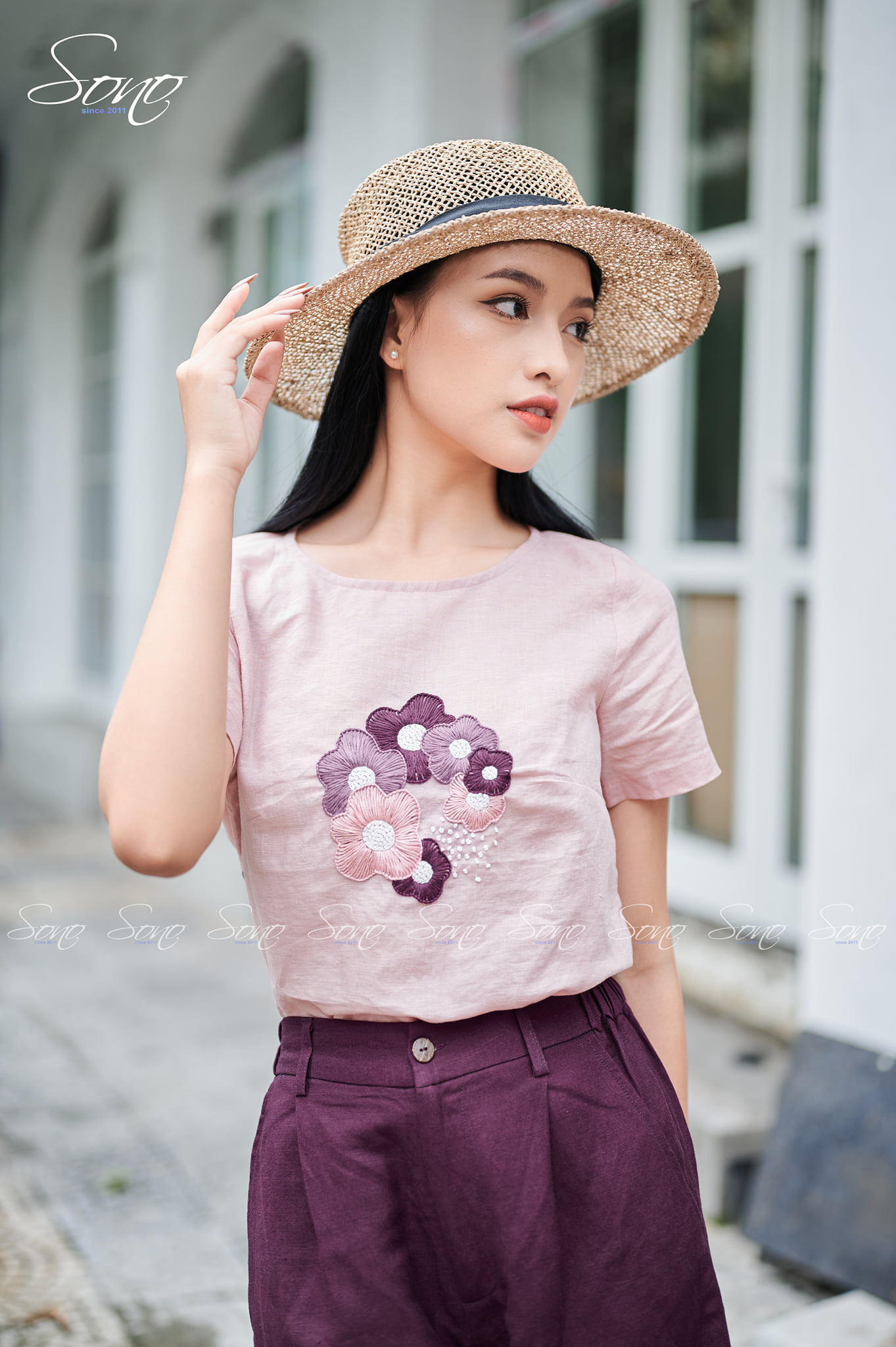 Áo hoa thêu ngực