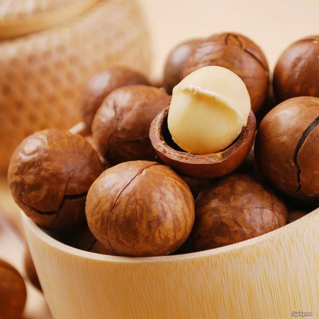 Lon 400g Hạt Mắc Ca Sấy nứt Đắk Lắk