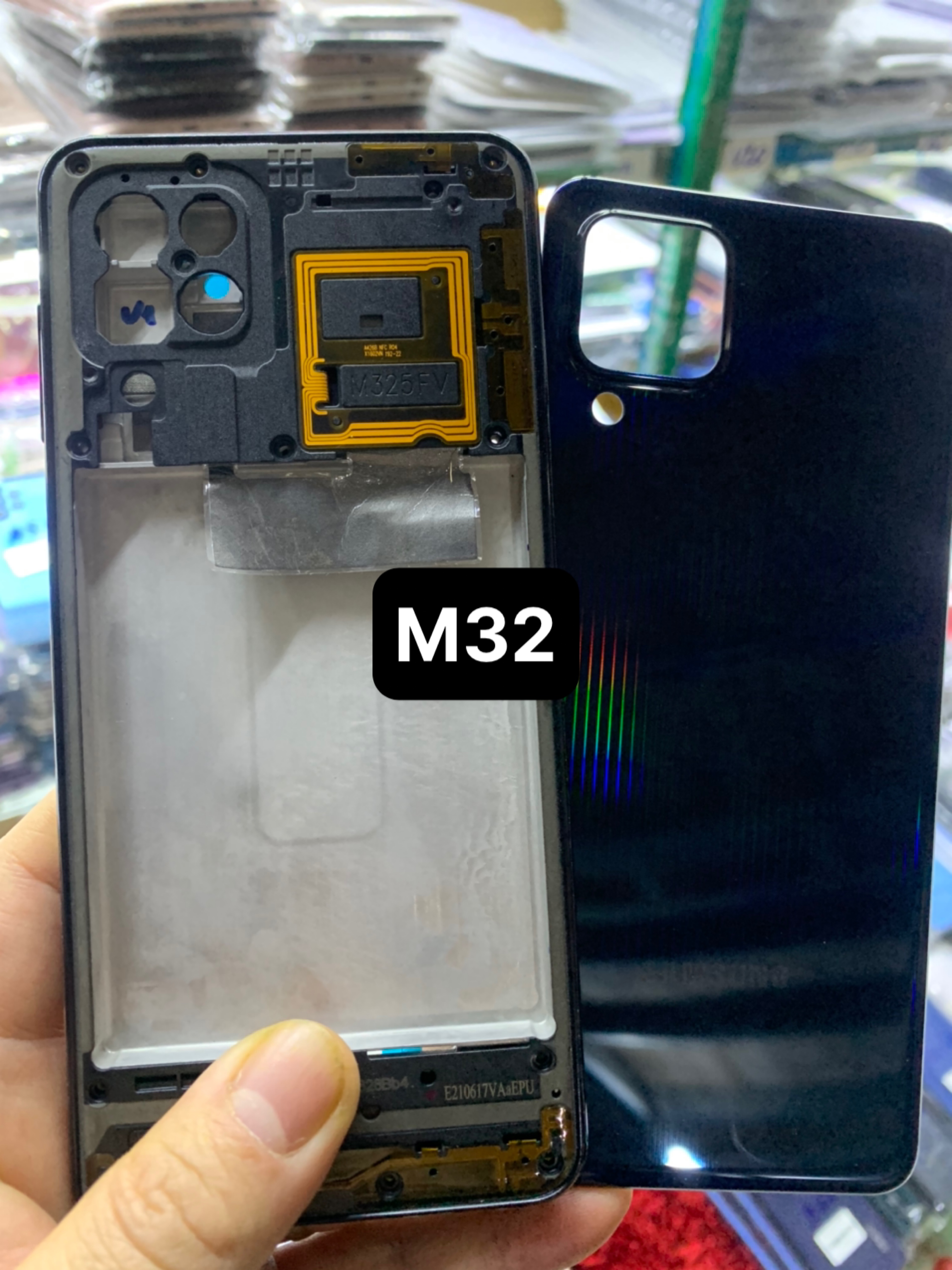 FullBộ vỏ zin samsung M32 ( gồm kính camera, phím bấm, khung xương, lưng, viền , khay sim