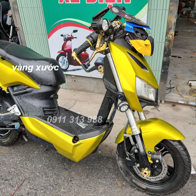 Decal nhôm xước khổ dán xe