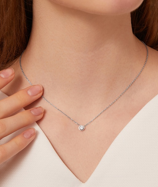 DÂY CHUYỀN TITAN TRẮNG MẶT ĐÁ TRÒN NHỎ