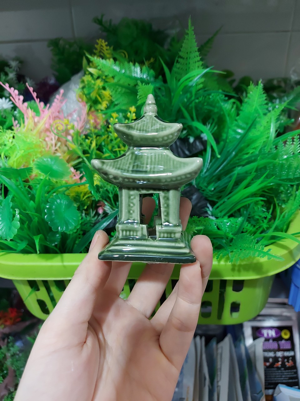 Phụ kiện trang trí bể cá: mẫu nhà vuông