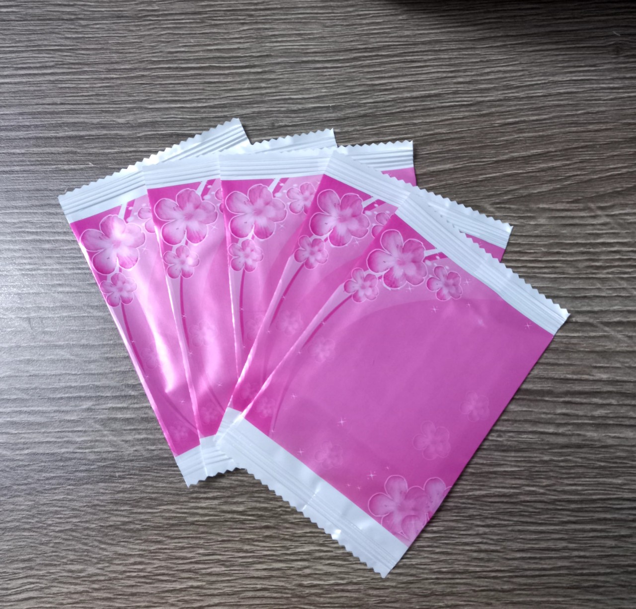 200 cái khăn lạnh, khăn ướt mini màu hồng