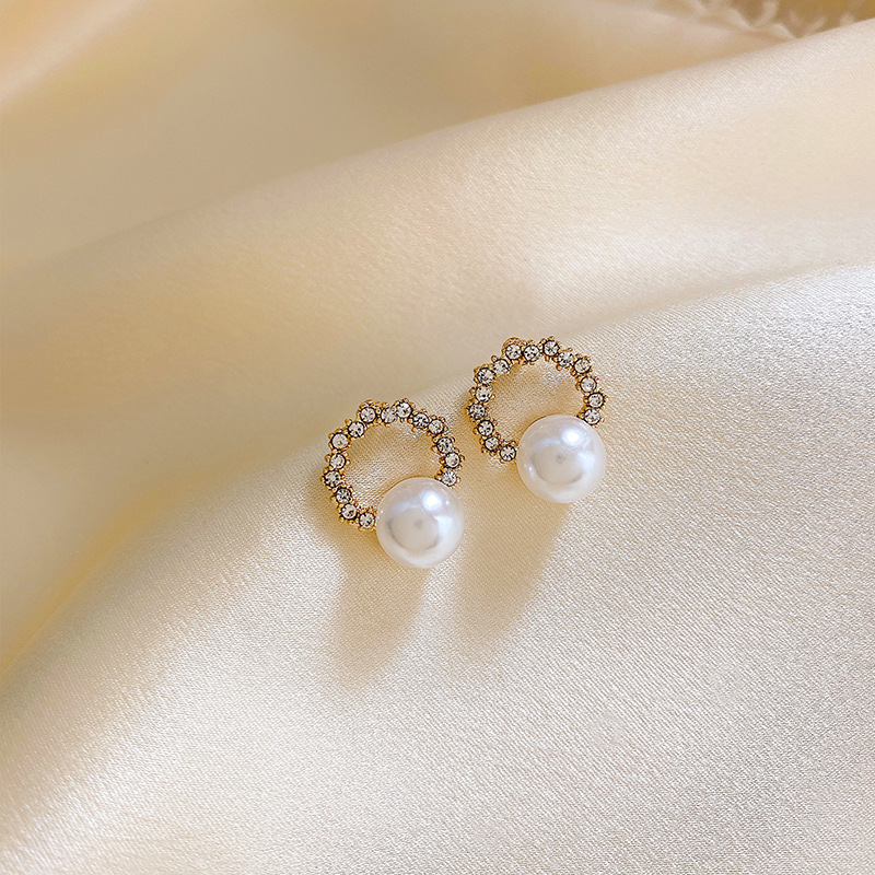 Women's Round Face Pearl Earrings Elegant Korean Style